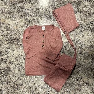 Mauve Sweater Knit Lou Lou & Company Top and Bottom Set with Bonnet 3-6 months